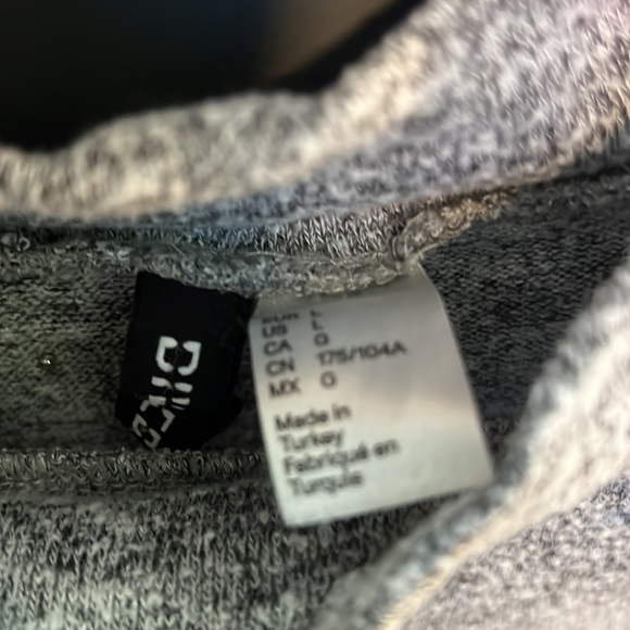 Gray long sleeve sweater with pearl detail on shoulders - Picture 2 of 2